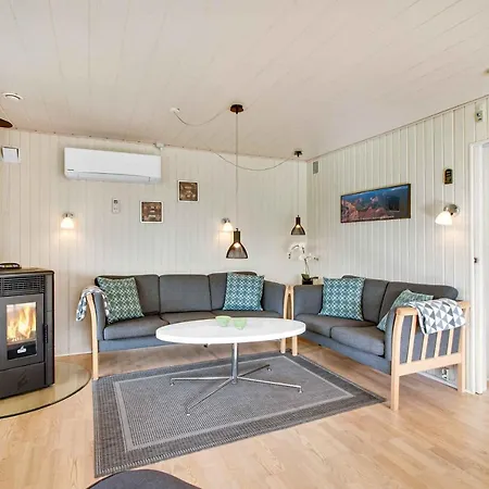 In Quiet Surroundings Near The Semesterbostad *