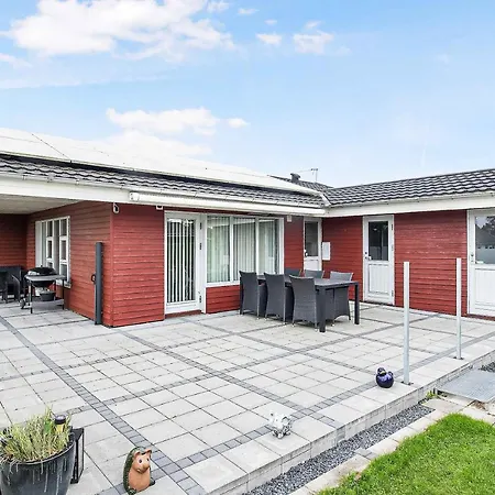 Vakantiehuis In Quiet Surroundings Near The