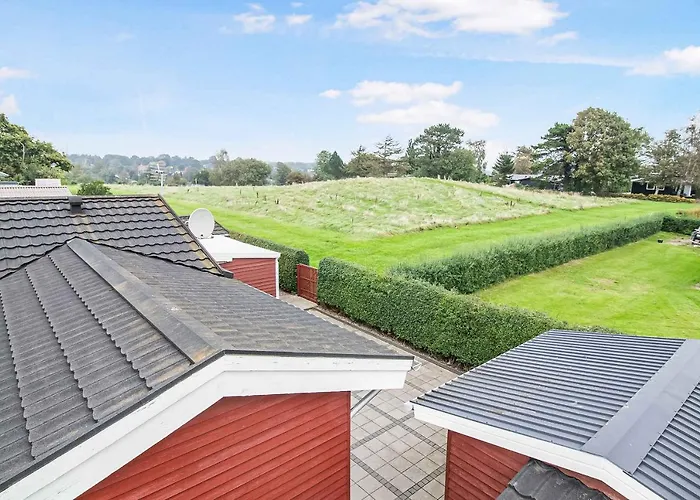 Σπίτι διακοπών In Quiet Surroundings Near The