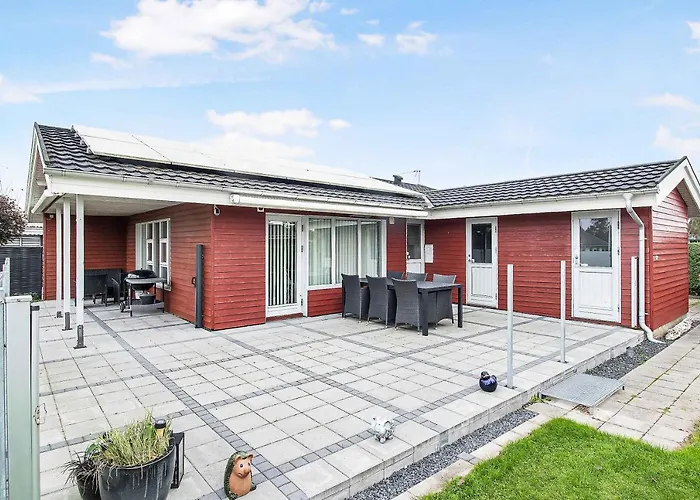 Σπίτι διακοπών In Quiet Surroundings Near The